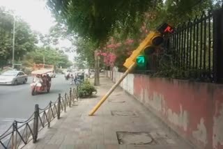 Broken red light pole outside Bharti College in delhi