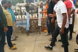 Shiv Sena burnt effigy of Chief Minister Shivraj