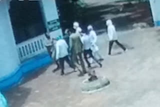 Drunk cop beats up doctor, attendant at Madhya Pradesh hospital
