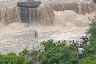 Locals rescue men trapped in Manjhar Kund waterfall for hours