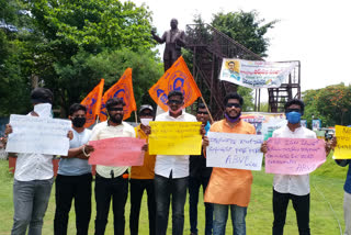 abvp leaders protest against to online classes in warangal