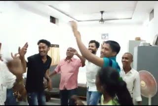 leaders dance video virul from social media in  balod