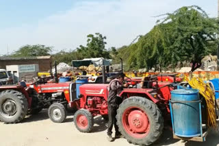 सरकार ने दिए 10 माउटेंड स्प्रे ट्रैक्टर, Government gave mound spray tractors