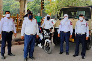 Traffic police run campaign against illegal parking in north east delhi