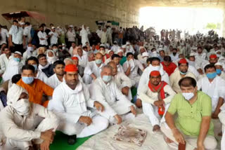 Farmers protest at Delhi Meerut Expressway regarding their issues