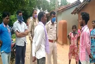 man dead body found in jamtara, man dead body was lying in house for 3 days in jamtara, News of Jamtara Narayanpur police station, जामताड़ा में मिला एक शख्स का शव, जामताड़ा में 3 दिन से घर में पड़ी थी लाश, जामताड़ा नारायणपुर थाना की खबरें