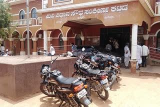 No  splace in kushtagi Tahsildar's office for parking