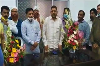 Chamber of Commerce members meet MLA and Congress leader Nawaz Khan in Rajnandgaon