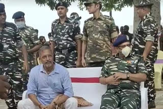 NANA-PATEKAR-ENCOURAGED-FARMERS-AND-CRPF-SOLDIERS-IN-MOKAMA