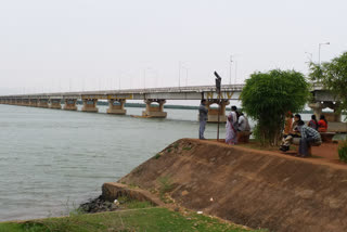 man makes suicide attempt in yanam at east godavari