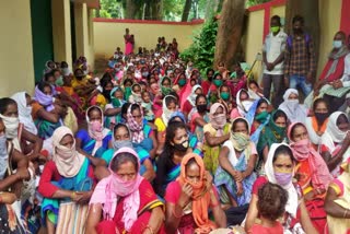 Women given training on lacquer pest production in simdega