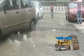 People upset due to sewer overflow in Munirka in delhi