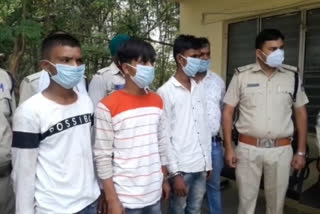 Gwalior Police arrested thieves who theft in neighbours house in gwalior
