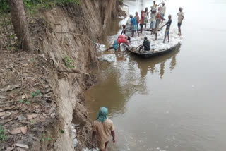 locals are panicked dut to river erosion at malda