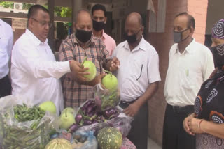 Coronavirus impact: Lawyers protest by selling vegetables in garhshankar