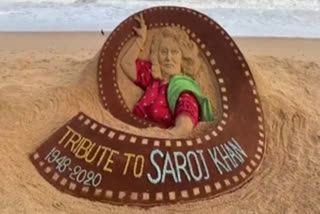 sudarshan pattnaik pays tribute to saroj khan with his sand art