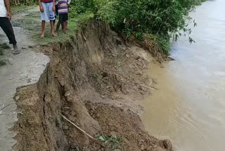 বৰনদীৰ ভয়ংকৰ ৰূপ : চিন্তিত নৈপৰীয়া ৰাইজ