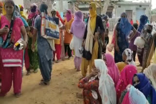 People arriving to take ration in Bhati mines violated social distancing and corona protocol