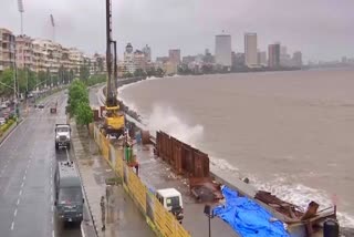 High tides hit Marine Drive in Mumbai