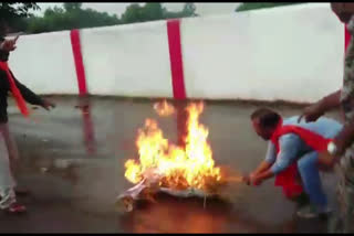 BJP Yuva Morcha burnt effigy of Chhattisgarh government