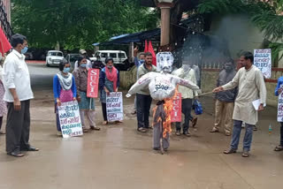 Communists of SUCI protest against oil price hike