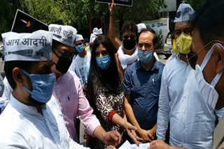 kanpur case AAP workers protest in noida against up government