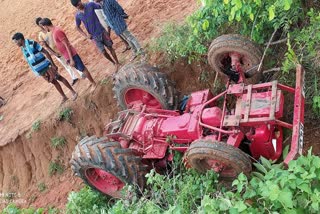 road accident at valasala village in badradri kothgudem district