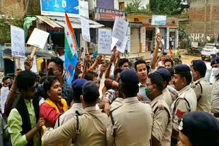 protests of NSUI at surajpur