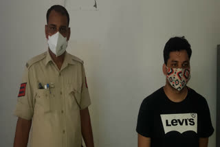 shaheen Bagh police team arrested cheating accused