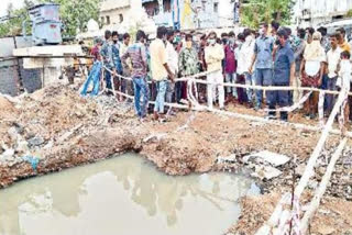 4 year kid fell down in drainage and died in kurnool town and panyam mla visited the place
