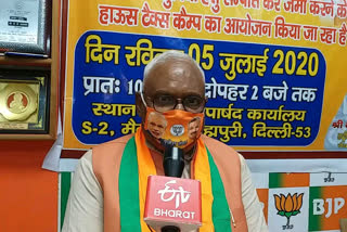 BJP councilor KK Aggarawal organising house tax camp at Brahmapuri office