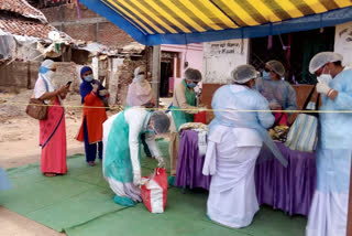 AYUSH department distributed disease-resistant medicines in the Containment Area