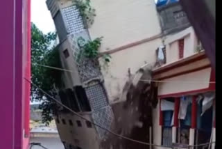 three storey building collapsed in Buldana