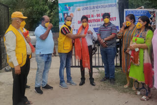 Lions Club New Delhi Bright distributed N95 masks