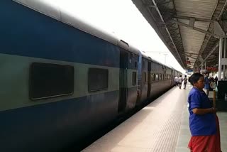 Janshatabdi Express stuck in Muri due to traffic com power block