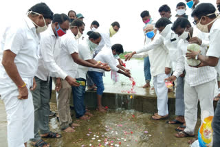 MLA Rasamayi Balakishan Special Pooja For Edulakunta cheruvu