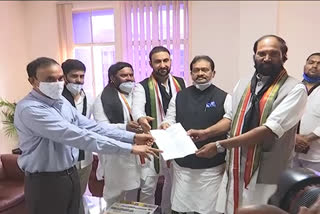 telangana congress leaders along with uttam meet transco jd