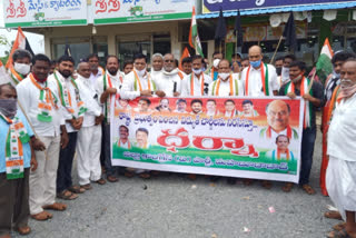 against the heavy current bills congress leaders protest at mahabubabad