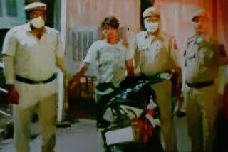 delhi pcr catches snatcher who robbed policeman