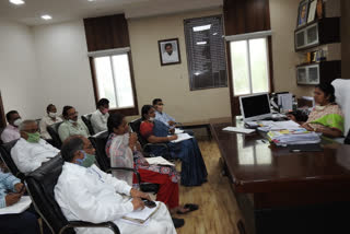 guntur commissioner challa anuradha meeting with different heads  about corona cases and controlling of them