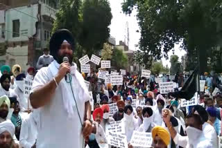 Amritsar: Akali Dal protests against Punjab government