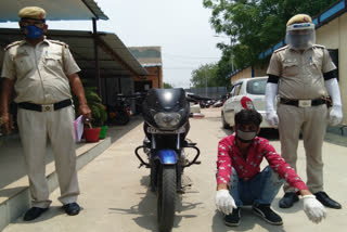 Dwarka police arrested the crook accused in more than one and a half dozen cases