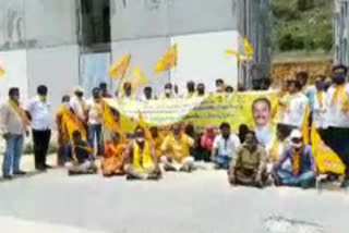 tdp-leaders-protest-for-houses