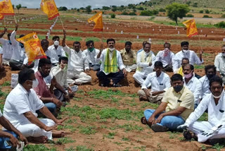 tdp protest at kalyanadurgam ananthapuram district