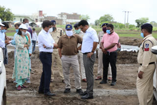 Collector inspected the place where the statue of Kailash Joshi was unveiled