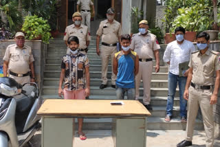 ambedkar nagar police arrested two snatchers with recovered things