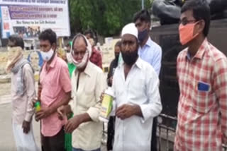 faremrs famuly protest with pestisides bottiles due to  kurnool dst