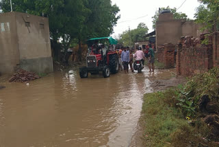 करौली में जलभराव,  ग्रामीणों ने किया प्रदर्शन,  किरवाड़ा ग्राम पंचायत,  karauli news,  rajasthan news,  etvbharat news,  rajasthan news