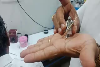 miniature modi statue carved by salem man