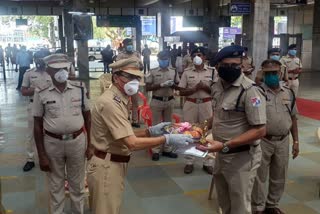 railway-police-who-donated-plasma-in-chennai